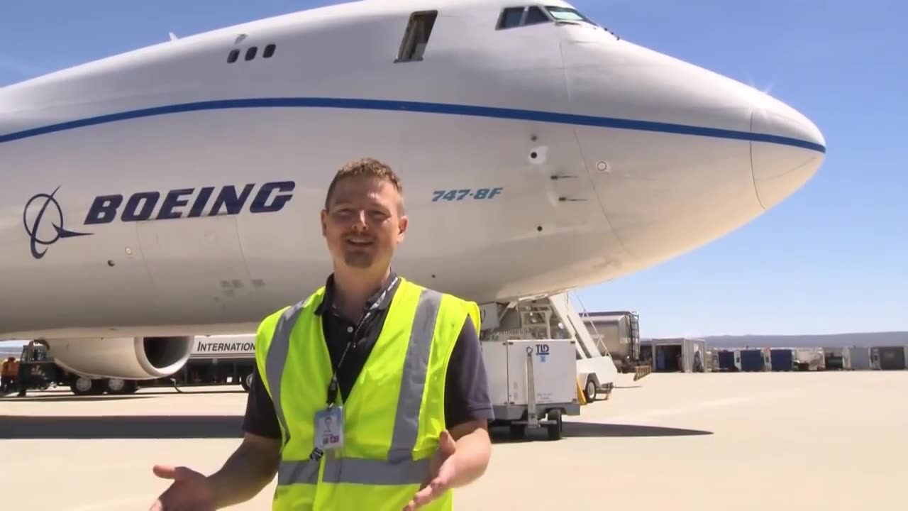 Boeing 747-8 performs ultimate rejected takeoff