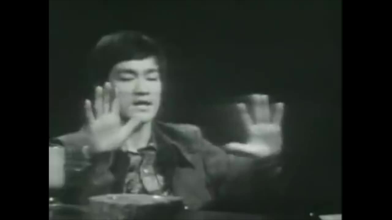 Bruce Lee. Keep on flowing