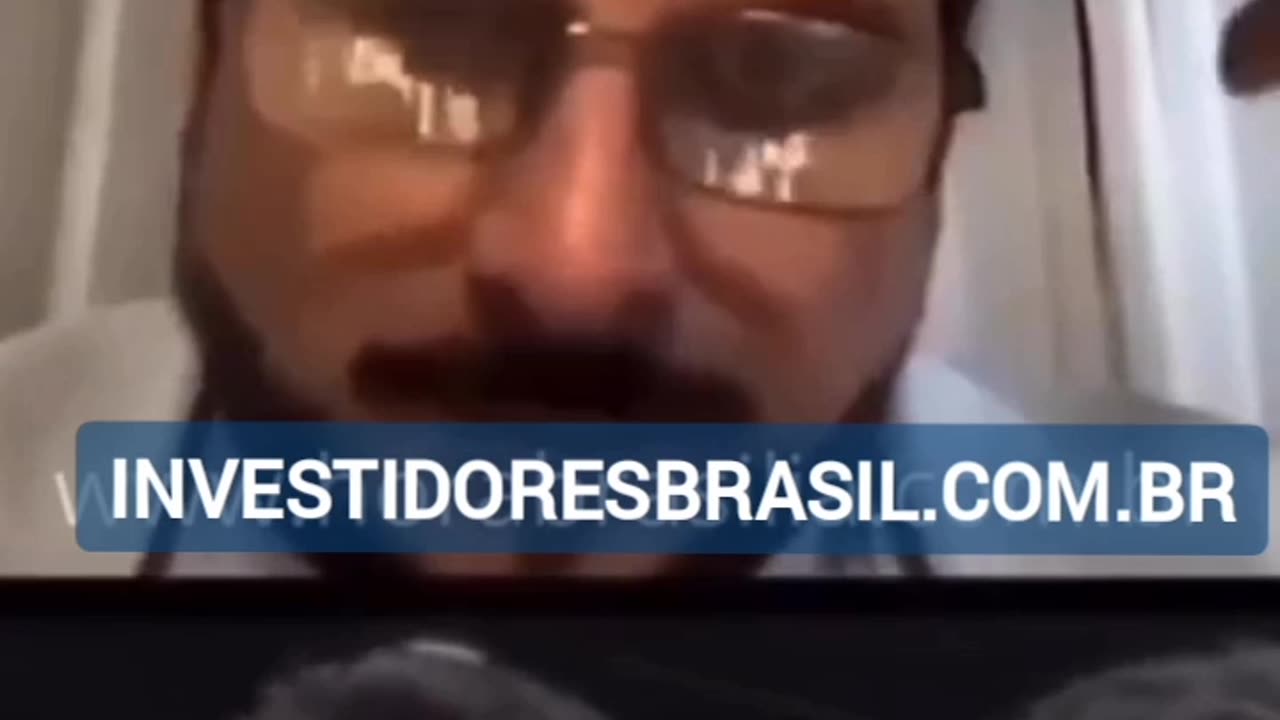 Senador Marcos do Val que se fazia aliado de Bolsonaro em live tira a máscara