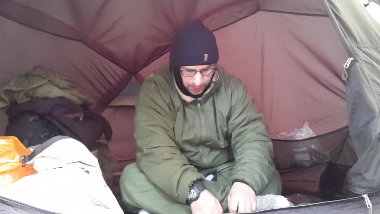 Packing away the sleep system in the tent. Vlog . 22nd Jan 2023