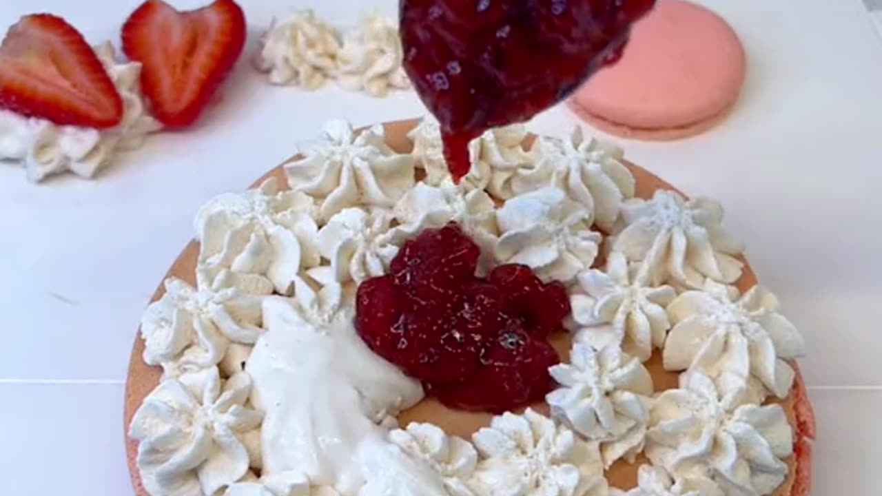 strawberry macaroni cake