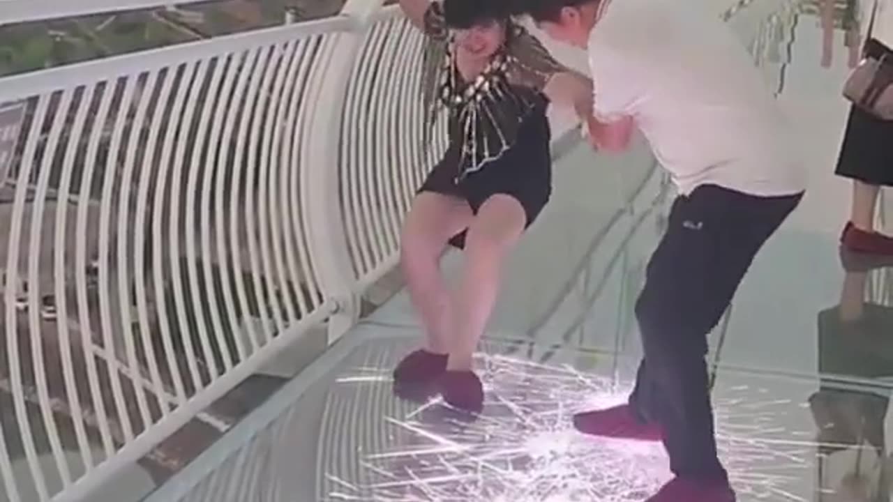 Laugh Out Loud: Tourists' Hilarious Reactions on China's Daring Glass Bridge"