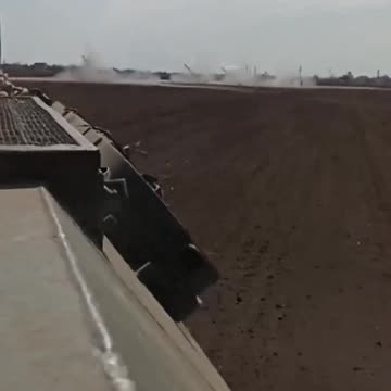 4 or 5 Ukrainian Self-Propeled Guns All Firing at Once