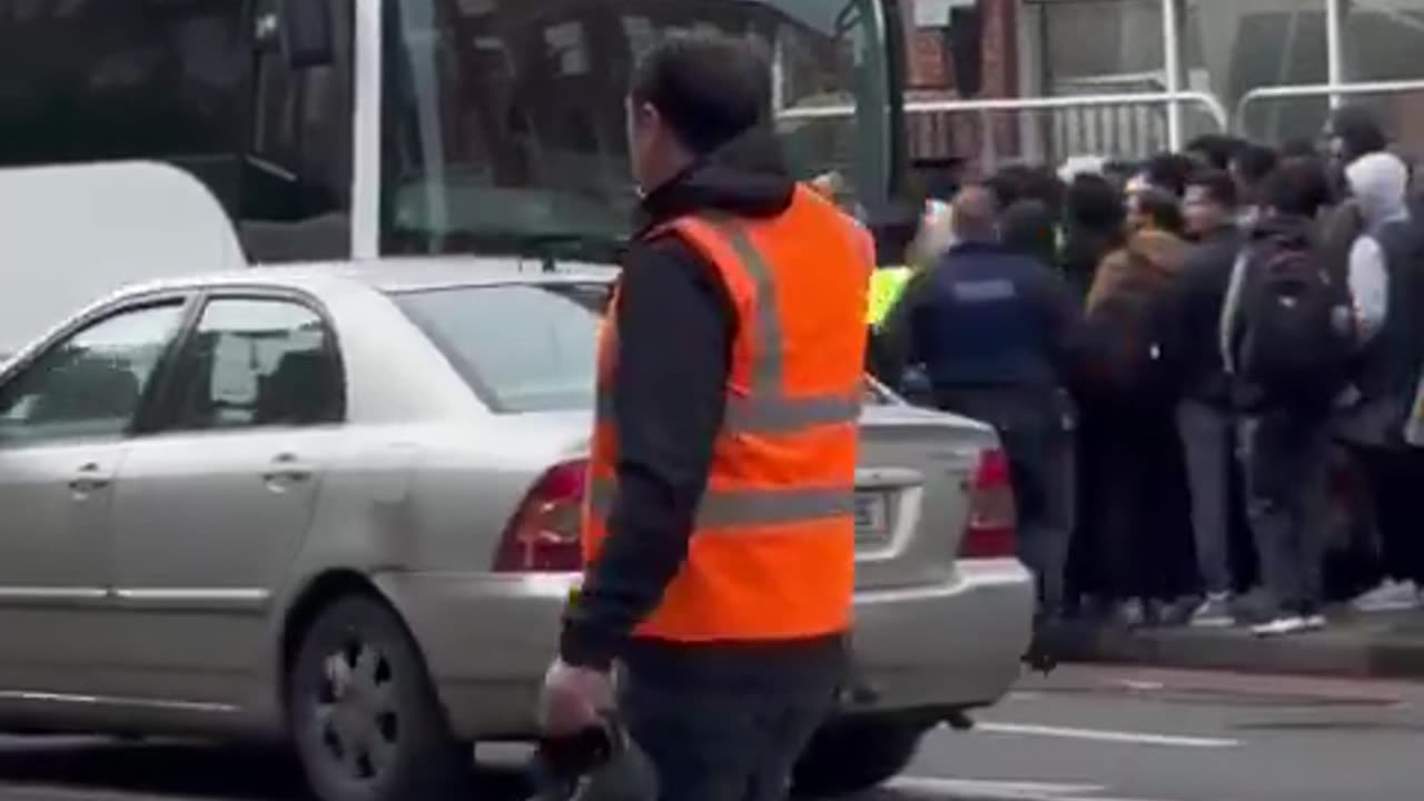 More buses full of migrants heading off from Mount Street to unconfirmed