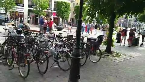 Studenterna skall på bal. Här filmade vid Stortorget i Helsingborg 18 Maj 2018