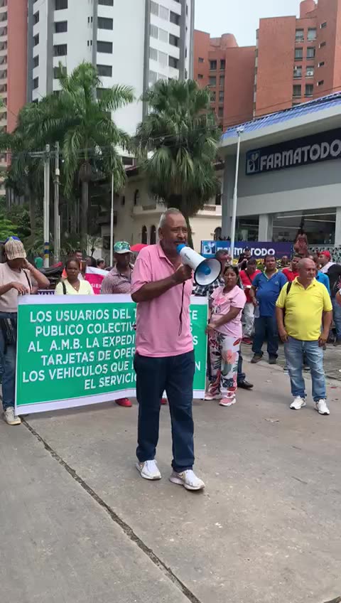 Crisis in Barranquilla: Bus drivers protest at AMB offices due to denial of operating cards