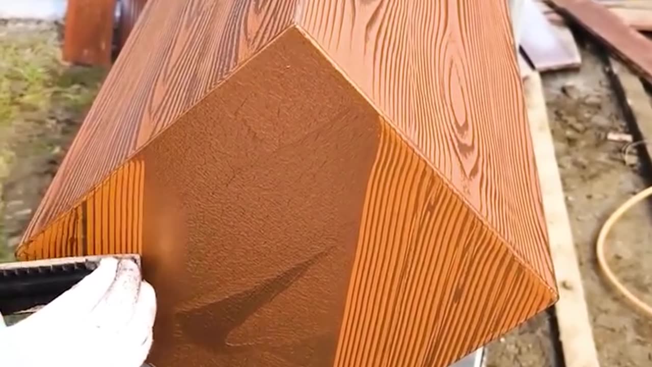 Talented worker creates stunning patterns on wood!.hd