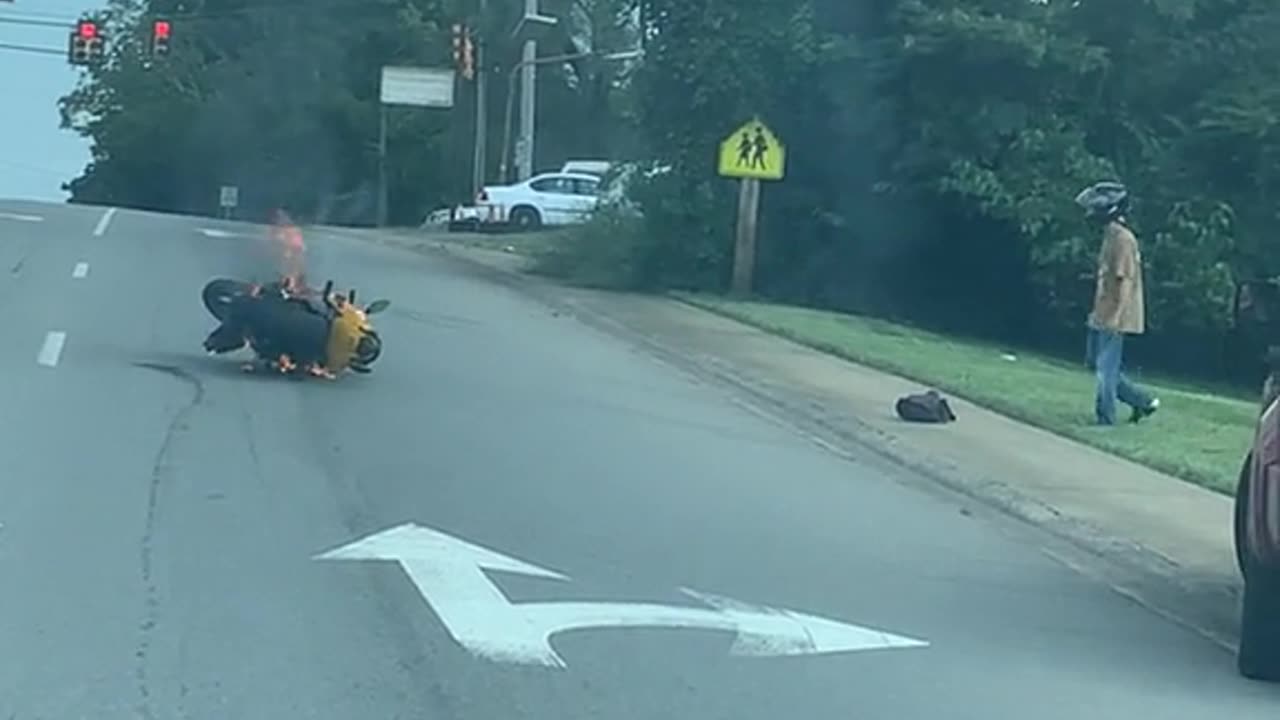 I’ve seen a lot of crazy things happen, but never a motorcycle on fire! 😳🚒🔥