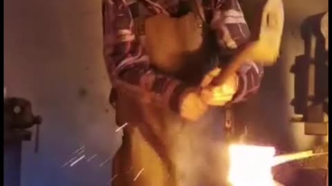 Forging a damascus steel ingot by hand