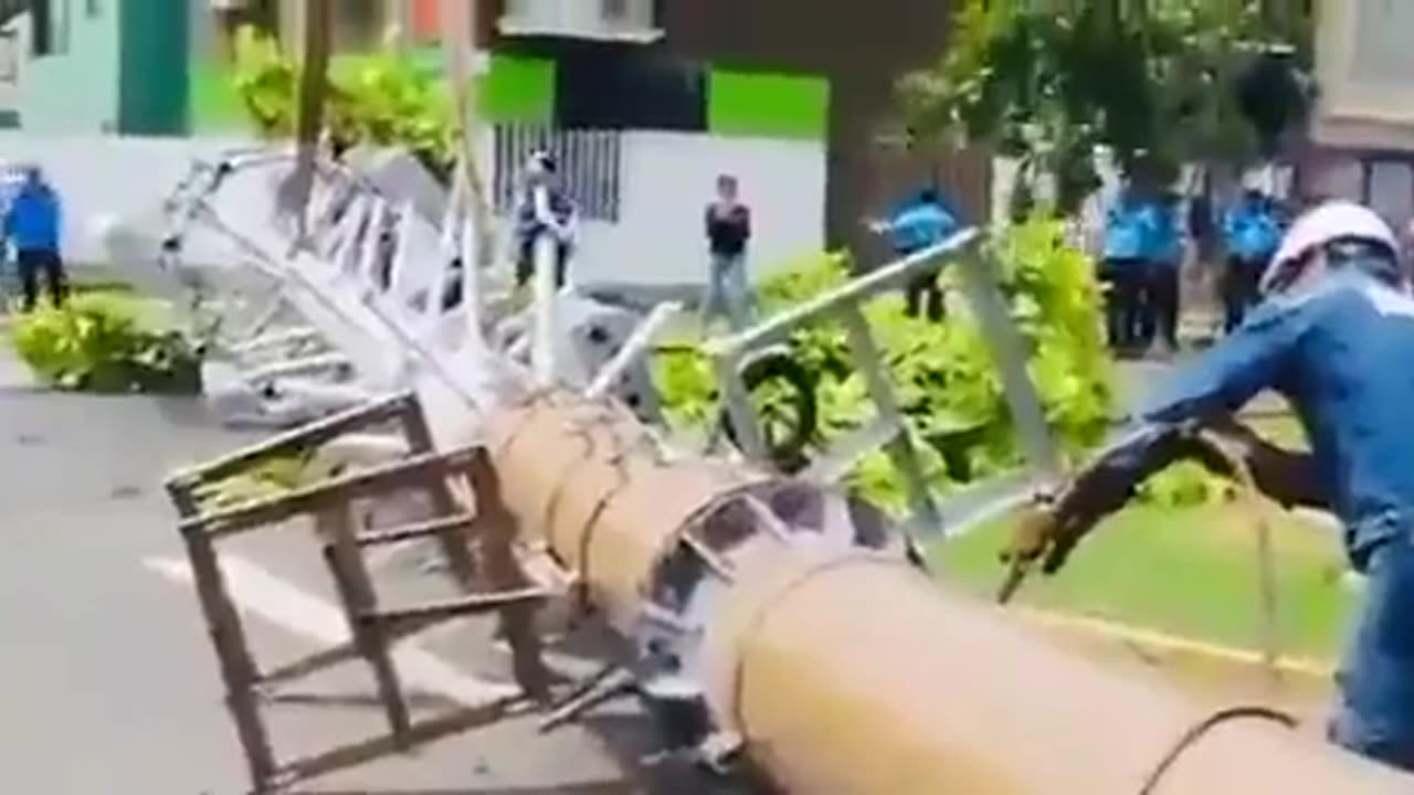 5G Towers are taken down in Peru because the public has become aware of their dangers.