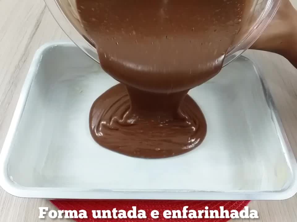 Bolo de chocolate fácil e rápido de fazer! Fica simplesmente delicioso!