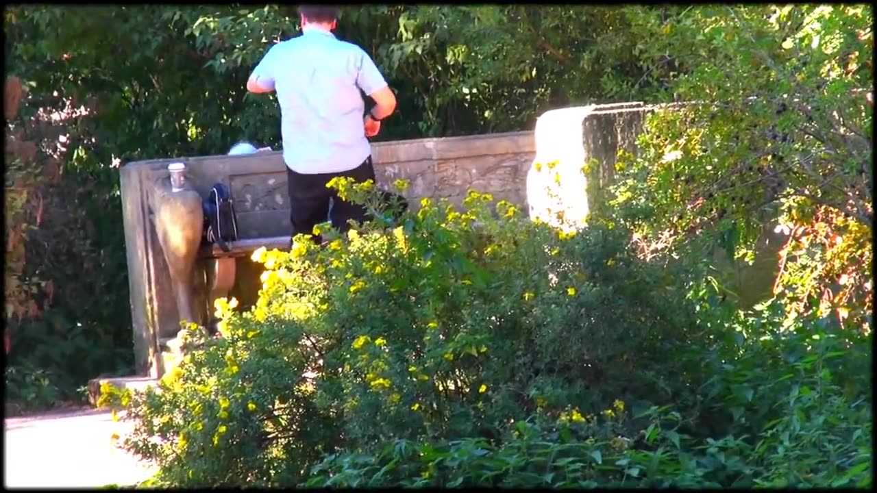 ASSASSIN'S CREED 4 in Real Life [Public Pranks]