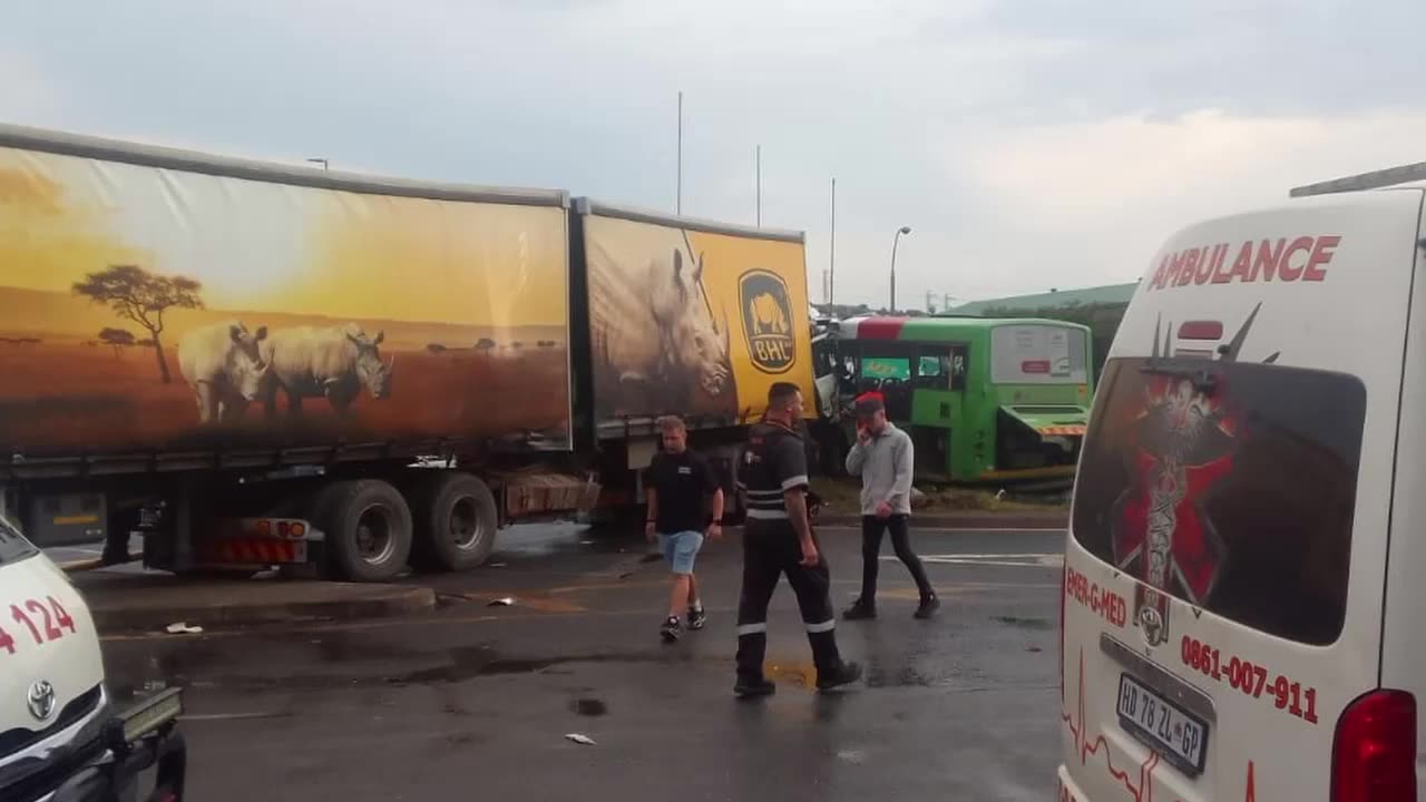 Truck vs Bus N12 Edenvale offramp, Johannesburg, South Africa 09 Feb 2023