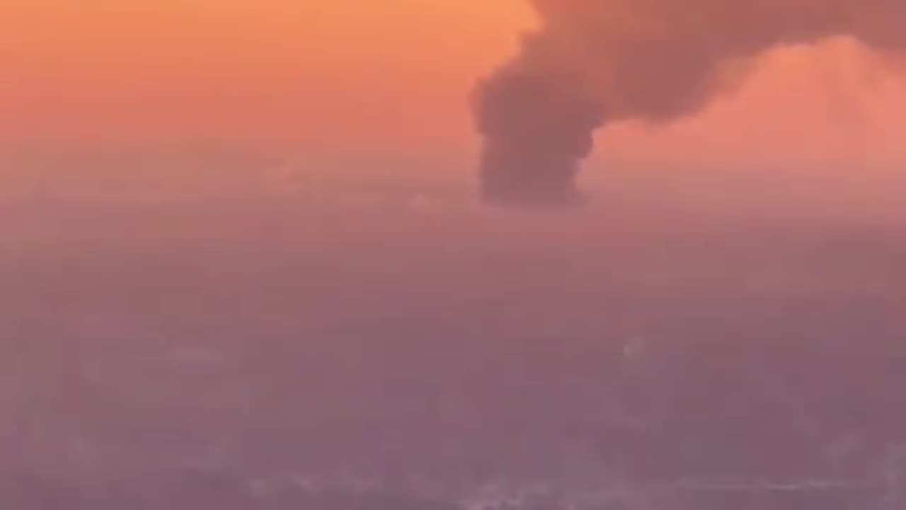 Giant Fire Breaks Out in Chicago ,Illinois