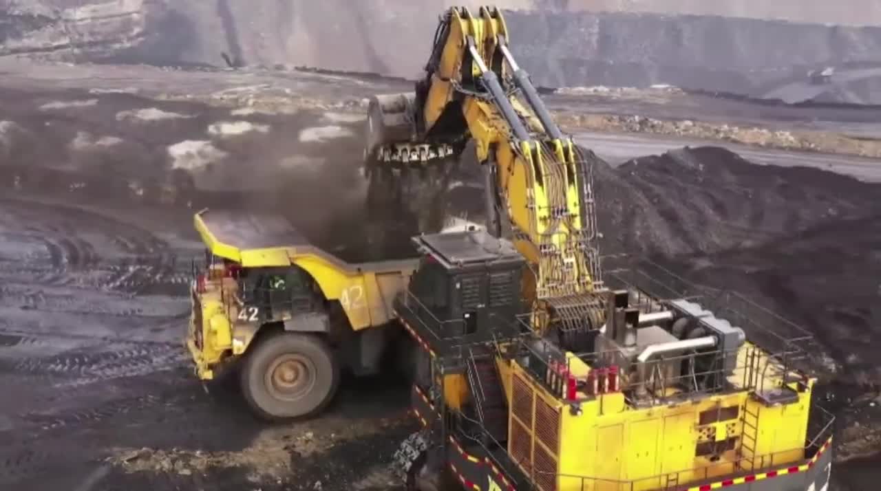 Excavator XE4000 large