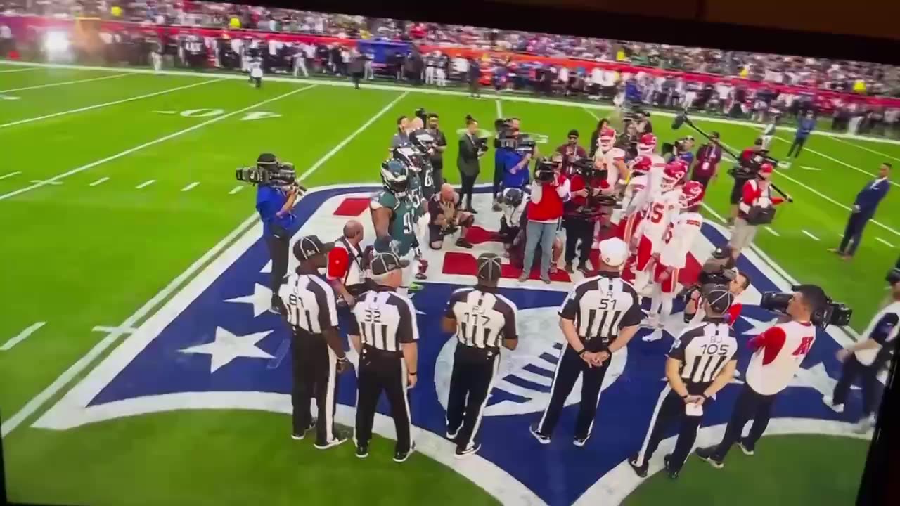LIVE TV FEED LVII 🏈SUPERBOWL IN UK WENT BLACK 😲SCREEN AND SEPT 12TH 2001 CAME⬆️THEN DISAPPEARED 🤷♀️AND CAME BACK TO LIVE STREAM