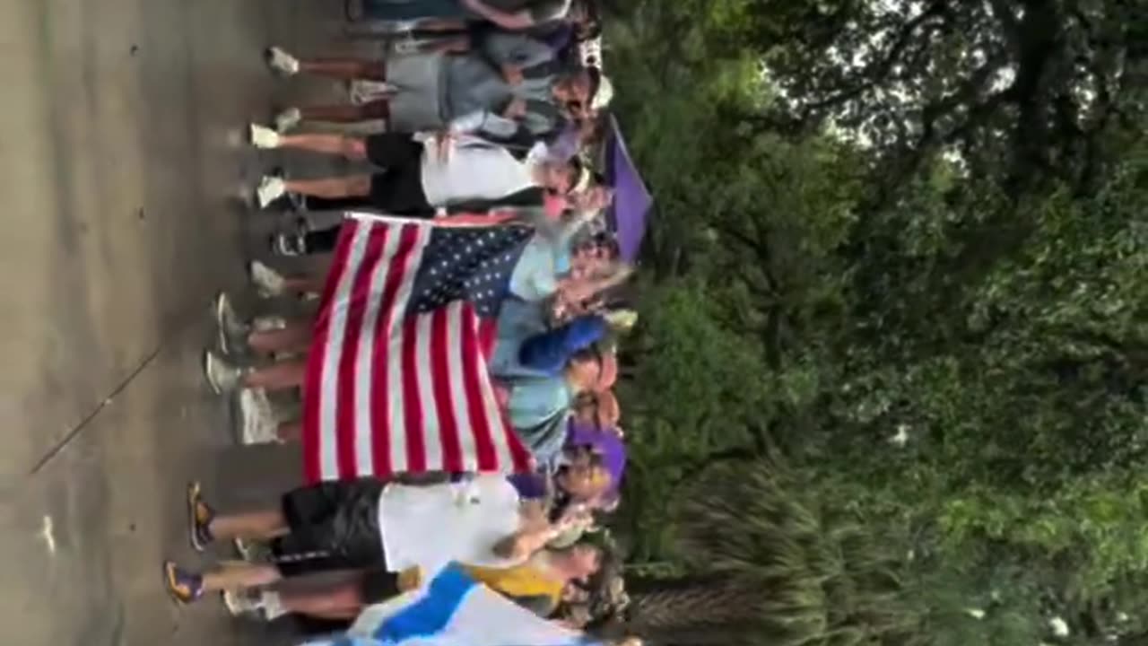 HAPPENING NOW: LSU frat boys are establishing dominance over the leftist/Palestine protestors!