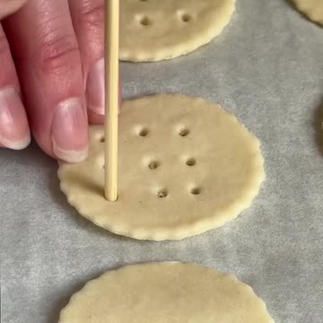 Homemade Peanut Butter Ritz Crackers