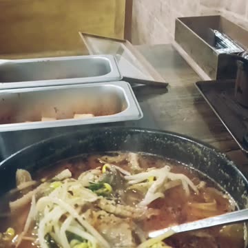 Lalalala~ Let’s eat beef intestine soup!