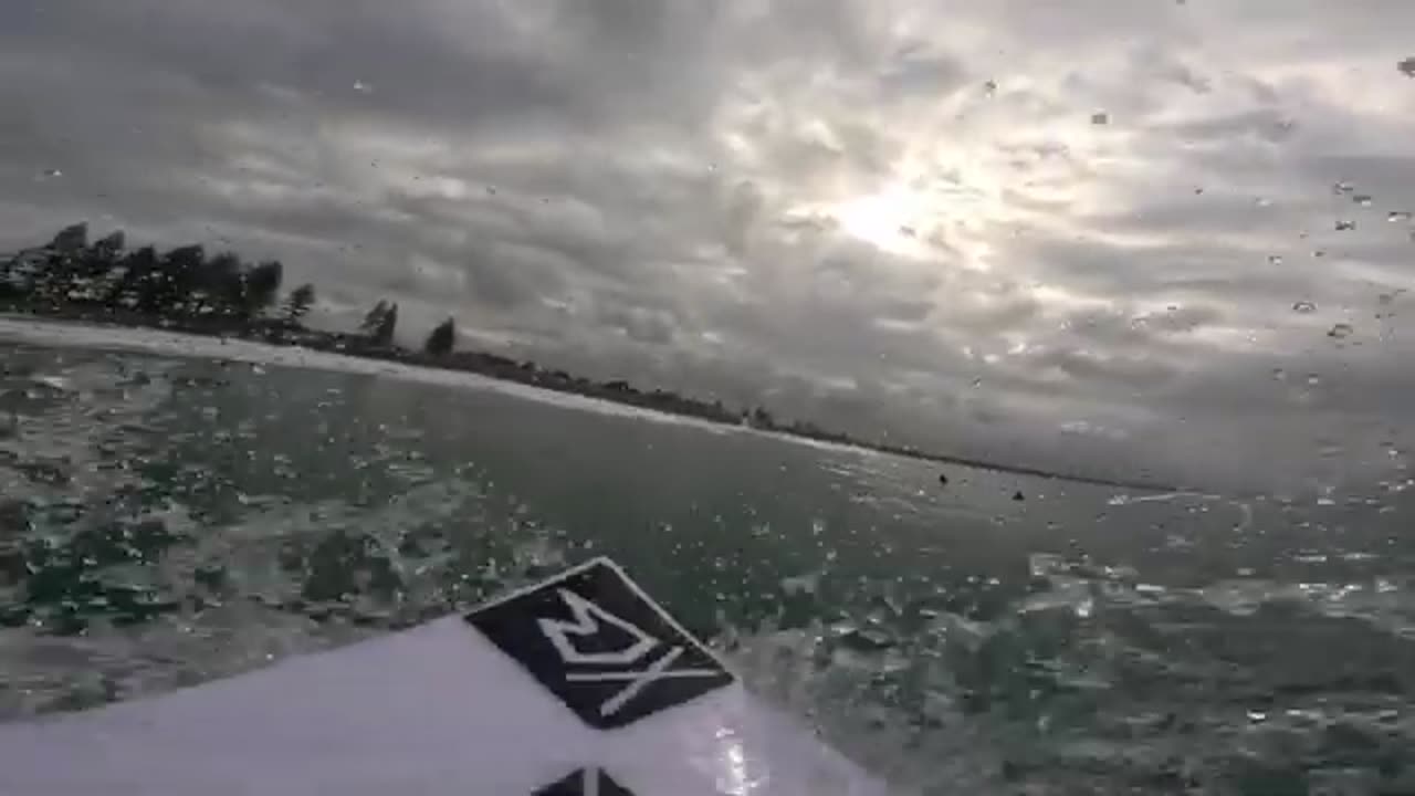 Fast POV Tube Byron Bay Main Beach 4k Slomo/Normal