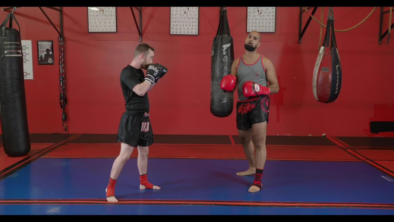 Muay Thai - Roundhouse Scoop