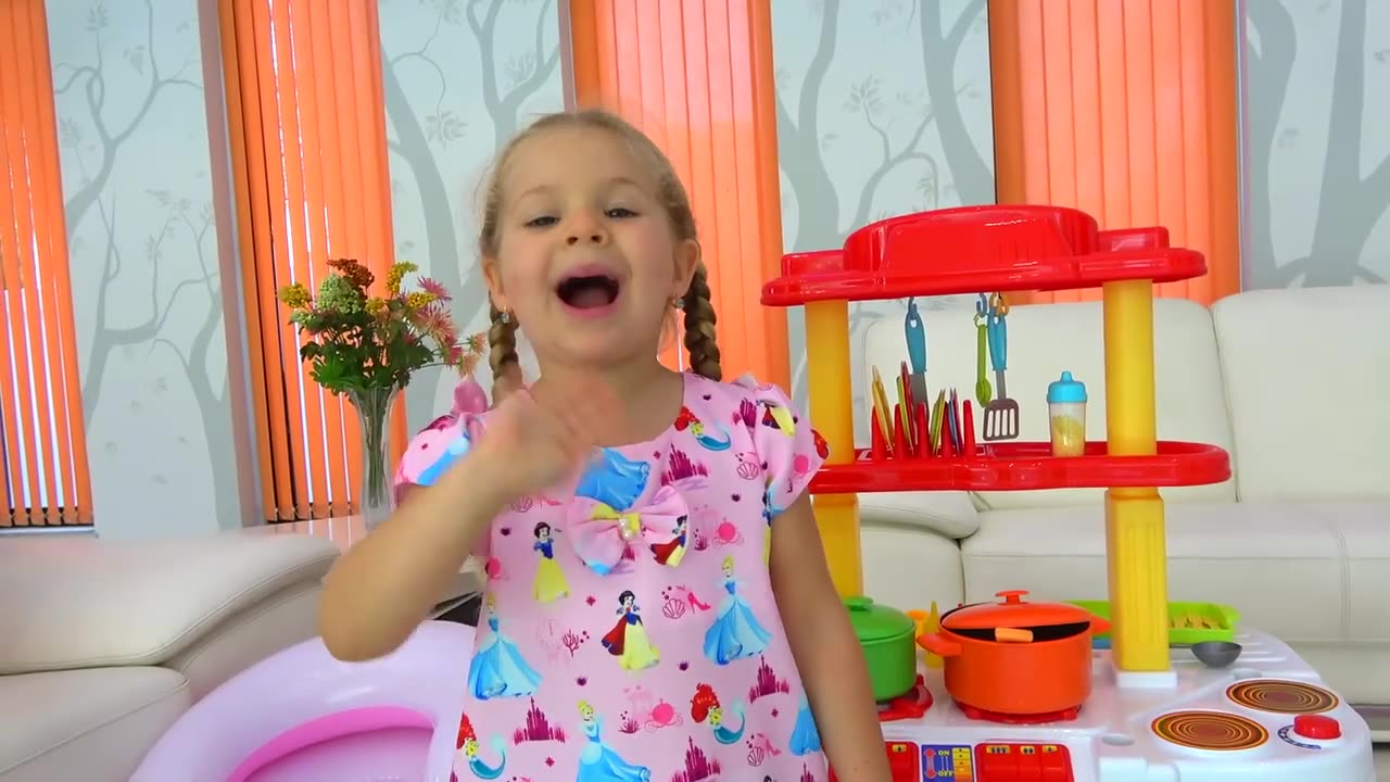 Roma and Diana pretend play cooking food toys with cooking food set