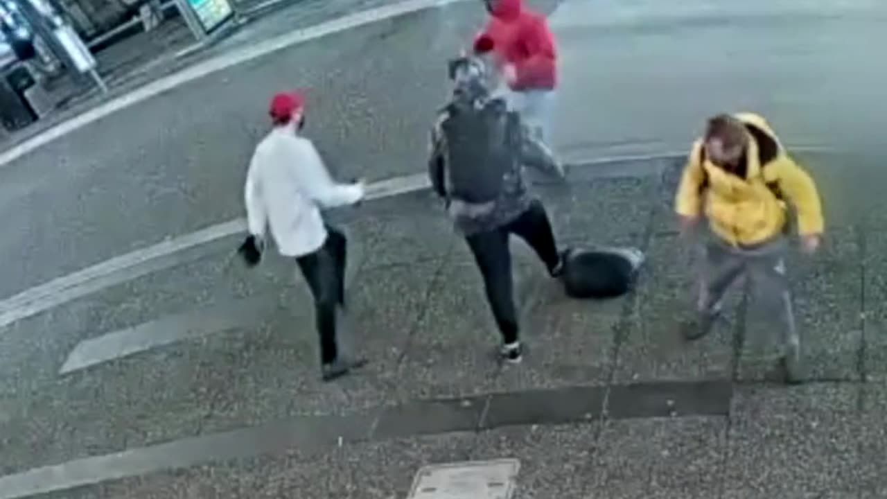 Good Samaritan stops Vancouver theft, gets stabbed