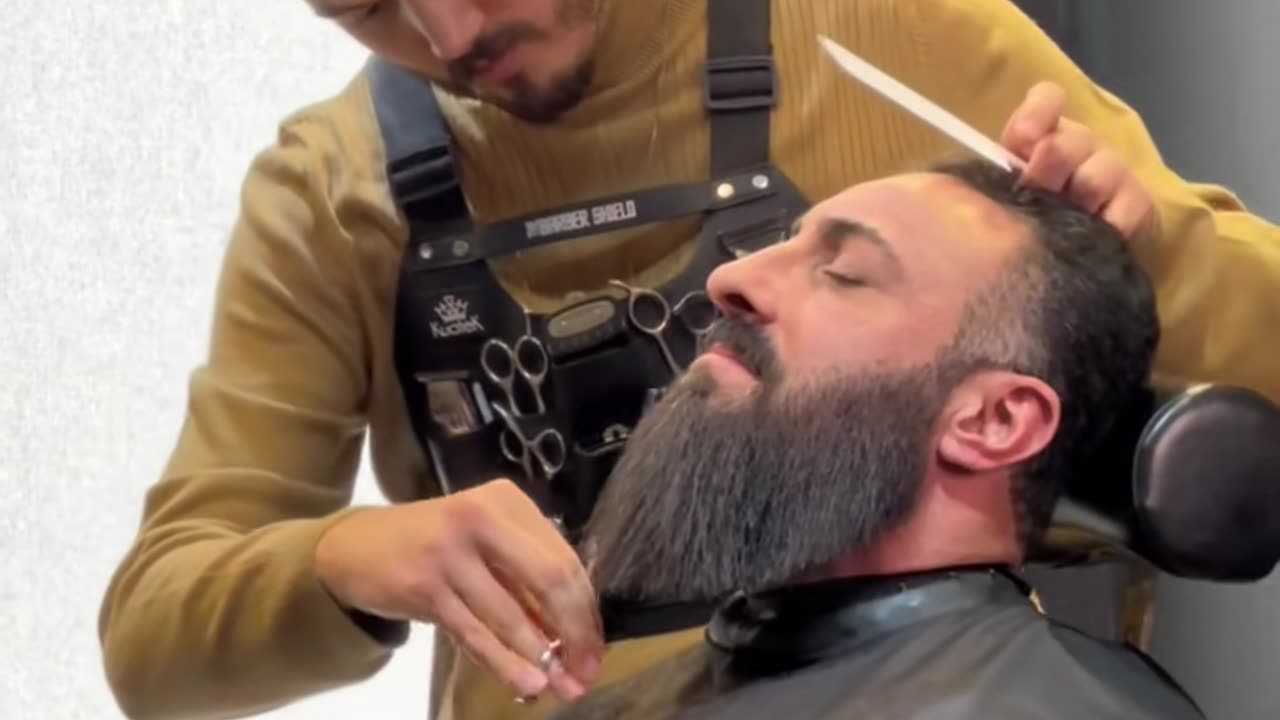 "Barber Style Secrets: Transforming Haircuts Like a Pro"