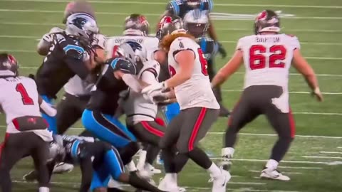 Baker Mayfield suffered an injury on this play.