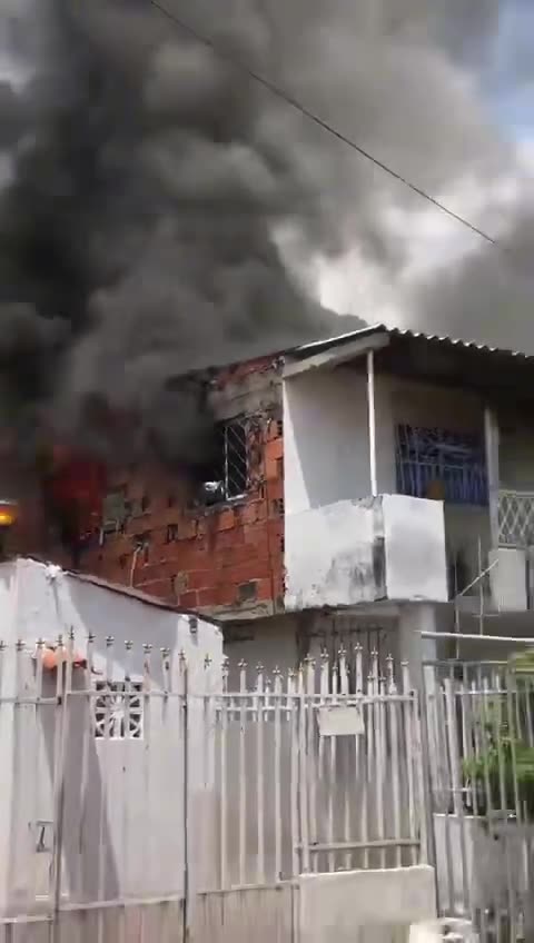 INCENDIO BARRIO EL TORIL 4 DE MAYO