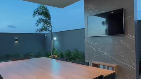 233 m2 inşaat alanına sahip olan bu modern villada 4 yatak odası ve 4 araçlık otopark bulunuyor