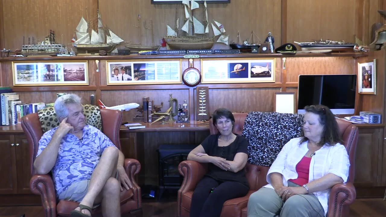 Graham speaks with two of the Hoodys volunteers, Suzanne and Kath...
