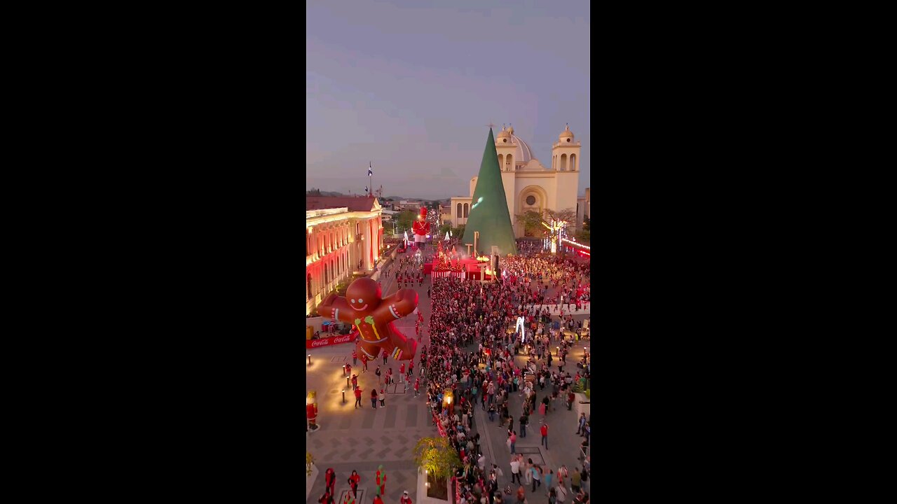 Epic Christmas 🎁 Parade in El Salvador, thanks Nayib Bukele