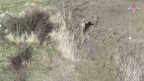 A Ukrainian soldier surrenders to a Russian drone!