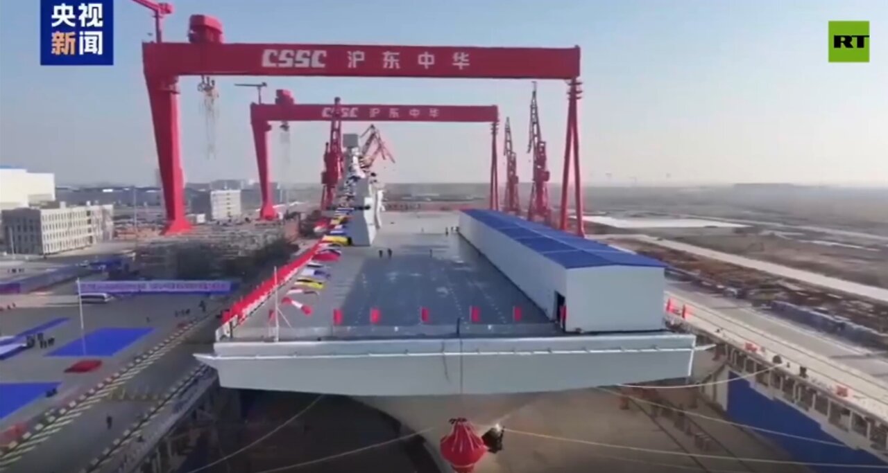 China unveils and launches world's largest amphibious assault ship!