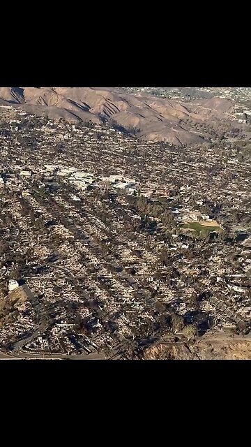 VIEW OF PACIFIC PALISADES IN LOS ANGELES🔥🏘️🌳🏚️🔥💫