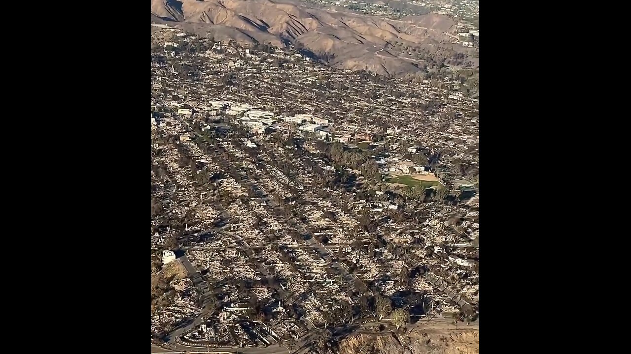 VIEW OF PACIFIC PALISADES IN LOS ANGELES🔥🏘️🌳🏚️🔥💫