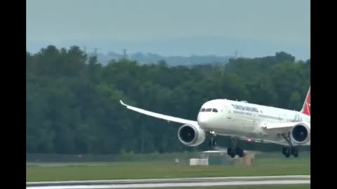 Watch Amazing Turkish #B787 Smooth Landing #Aviation #Fly #AeroArduino