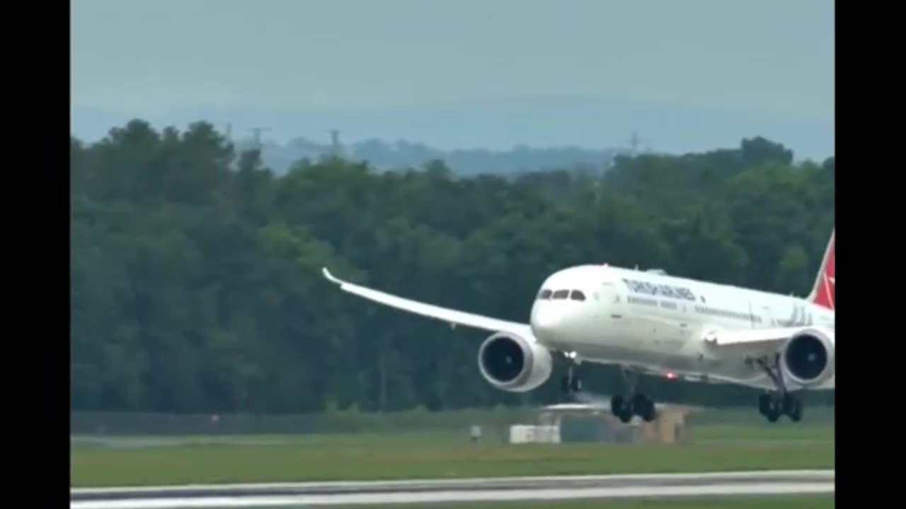 Watch Amazing Turkish #B787 Smooth Landing #Aviation #Fly #AeroArduino