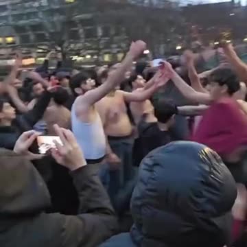 This is what London looks like now What are they doing, post in the comments!