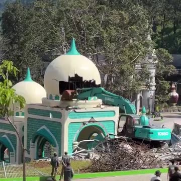 Bulldozers in India demolish illegal mosques.
