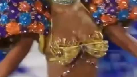 Brazilian dancing at the carnival.😋