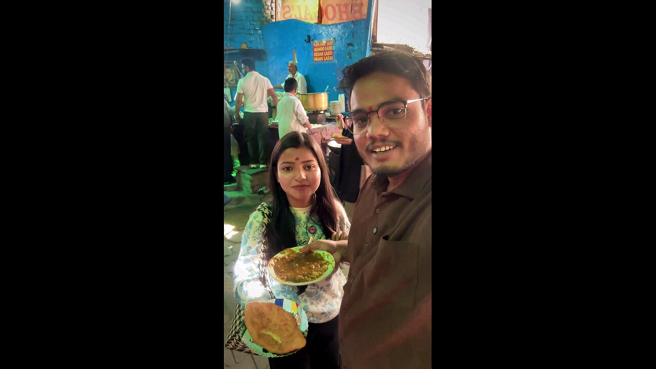 Trying Foods From Delhi 🥰🥰🥰