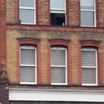 The usual suspect in London shows us his knife skills.