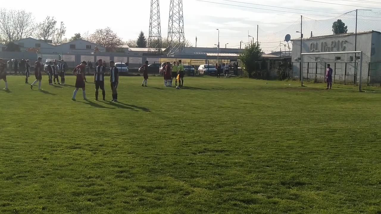 Frumoșii Nebuni ai Giuleștiului vs Sportul București (cartonas roșu pentru fundașul central Pană)