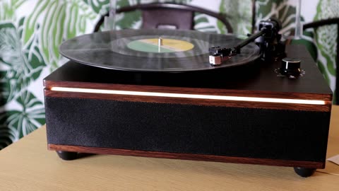 Retro Life Player R512 Record Player Gadget Review