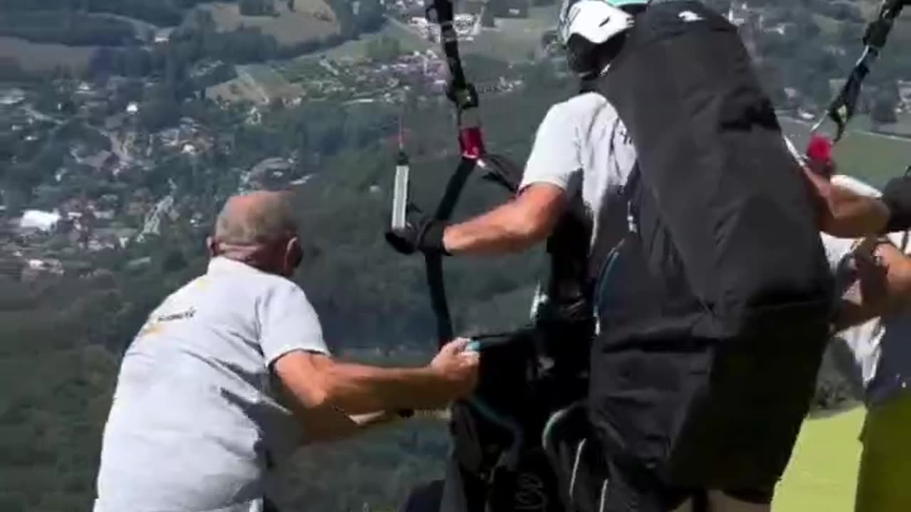 Paragliding with No Limits! 💪🪂🤯