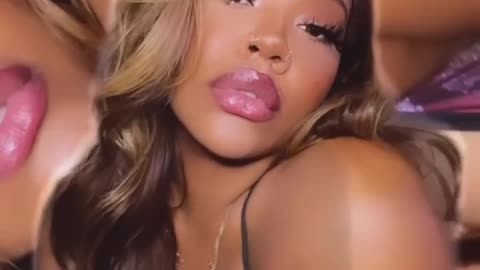 Twerking/Ass spreading compilation😍🍑