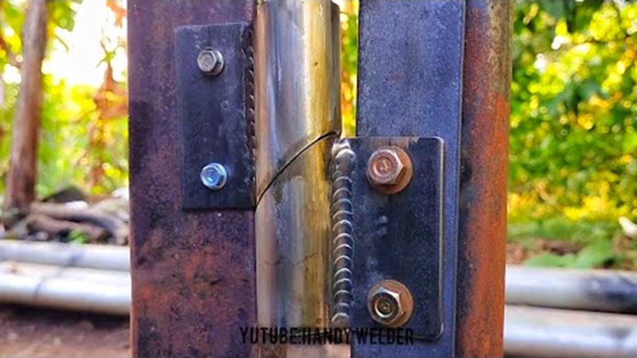Few People Know How a Welder Makes Automatic Door Hinges