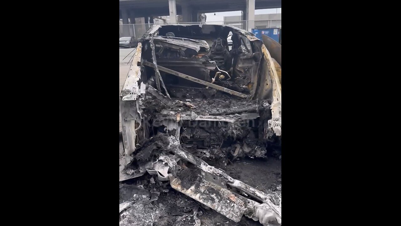 TESLA CYBERTRUCKS VANDALIZED🚘📸DESTROYED BY FIRE IN SEATLE🚖🔥💫